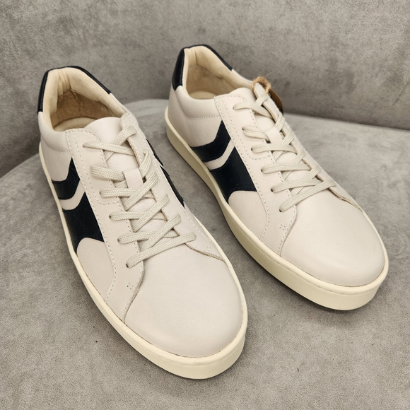 Born Sneakers Men's 10 White Blue Leather Back Tie Low Top Athleisure New $125